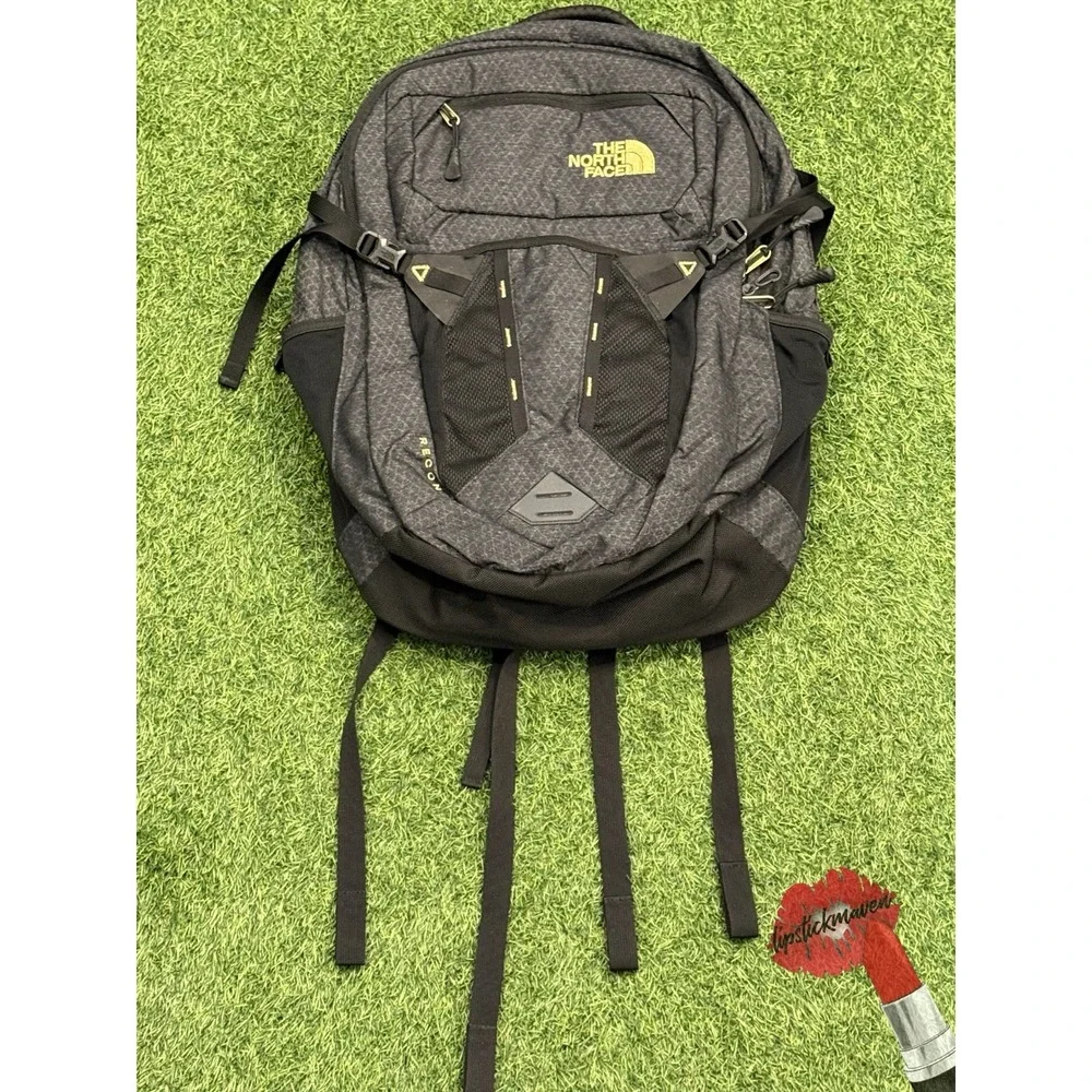 The North Face Recon Backpack Gray Black Geometric FlexVent Laptop Hiking Bag